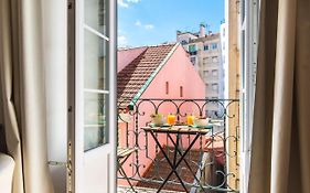 Lovelystay - Sunny Flat W/ Balcony Overseeing Graca And River