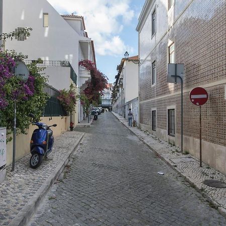 Lovelystay - Sunny Flat W/ Balcony Overseeing Graca And River Lisboa Extérieur photo