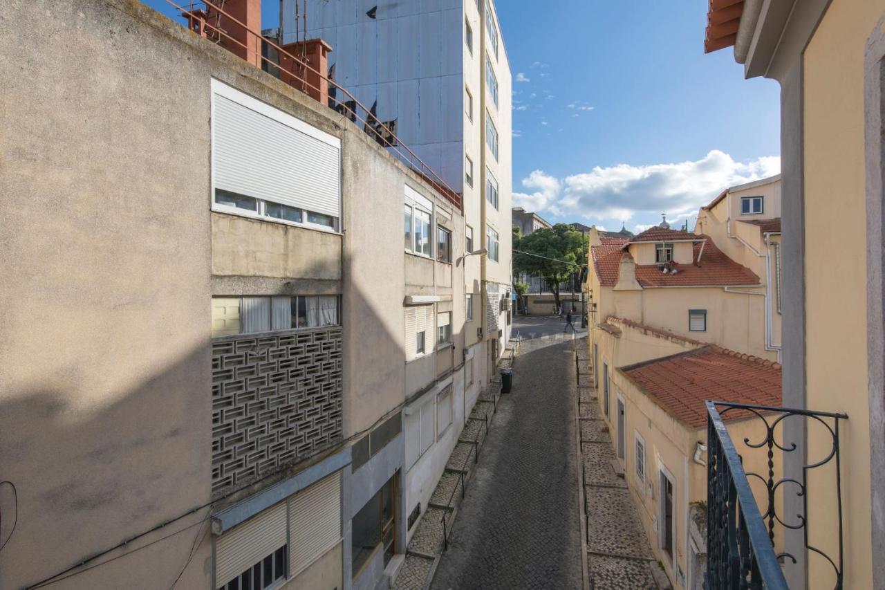 Lovelystay - Sunny Flat W/ Balcony Overseeing Graca And River Lisboa Extérieur photo