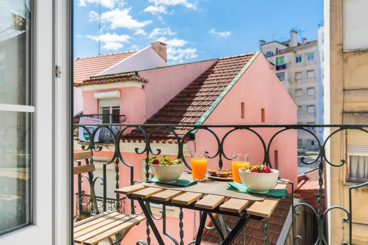 Lovelystay - Sunny Flat W/ Balcony Overseeing Graca And River Lisboa Extérieur photo